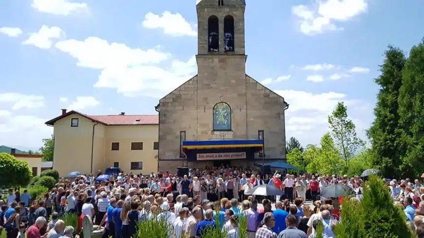 Današnji dan je posvećen župi sv. Petra i Pavla u Brajkovićima, s posebnim slavljem na Bojni, travničkom groblju.