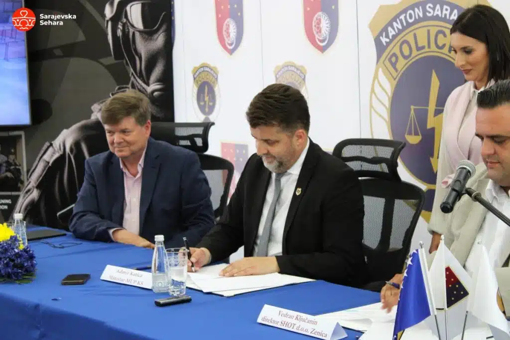 Fotografija/ Potpisan ugovor za nabavku policijskog helikoptera u Kantonu Sarajevo: “Naša jedinica će biti prva u pomoći građanima”
