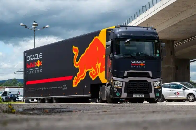 Kamion sa šampionskim F1 bolidom RB7 je stigao u Sarajevo