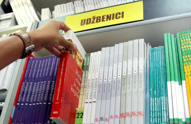 Ministarstvo obrazovanja SBK-a pokrenulo proces nabavke udžbenika za narednu školsku godinu