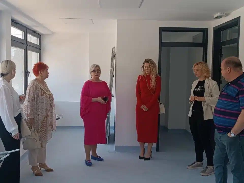 Ministrica Mesihović posjetila Fakultet zdravstvenih studija: “Impresionirana sam predanim radom osoblja i studenata”