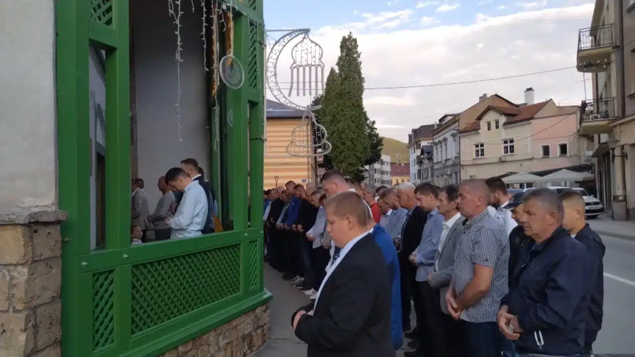 Travnik Centralna bajramska svečanost u hadži Ali begovoj džamiji
