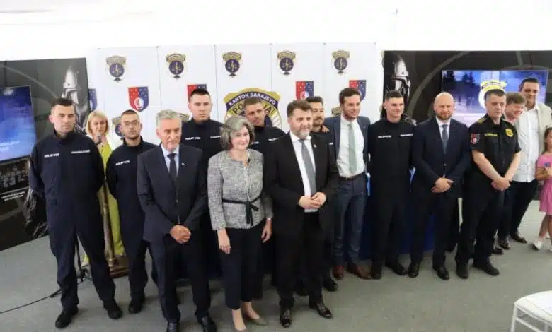 Zaključen ugovor za nabavku prvog helikoptera za građane Kantona Sarajevo, predstavljena prva helikopterska jedinica.