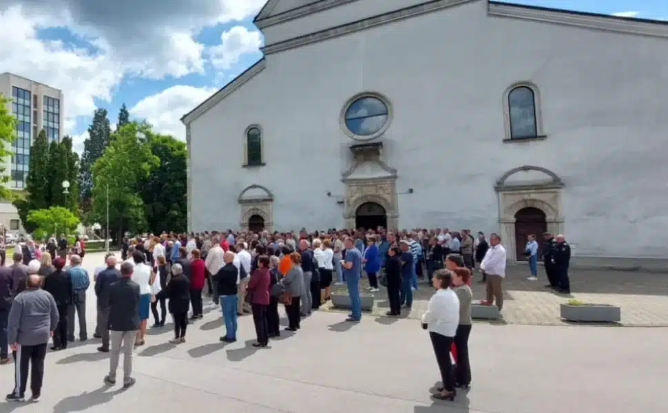 Župnik iz Bugojna prijavio mladiće koji su uznemiravali Hrvate na Tijelovo