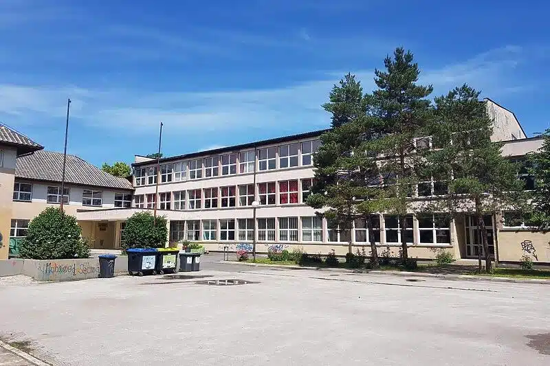 Učenik u Živinicama navodno prijetio da će ubiti vršnjake, policija izašla na teren