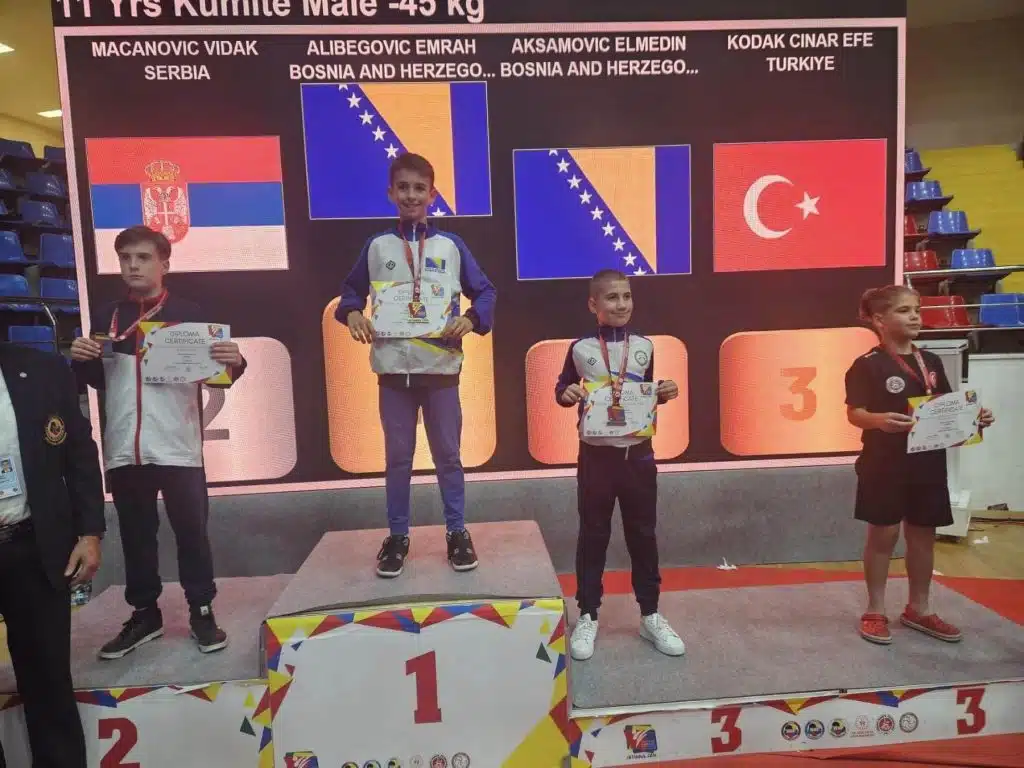Sjajan uspjeh takmičara karate kluba ”Travnik” na Balkanskom prvenstvu u Istanbulu (FOTO)