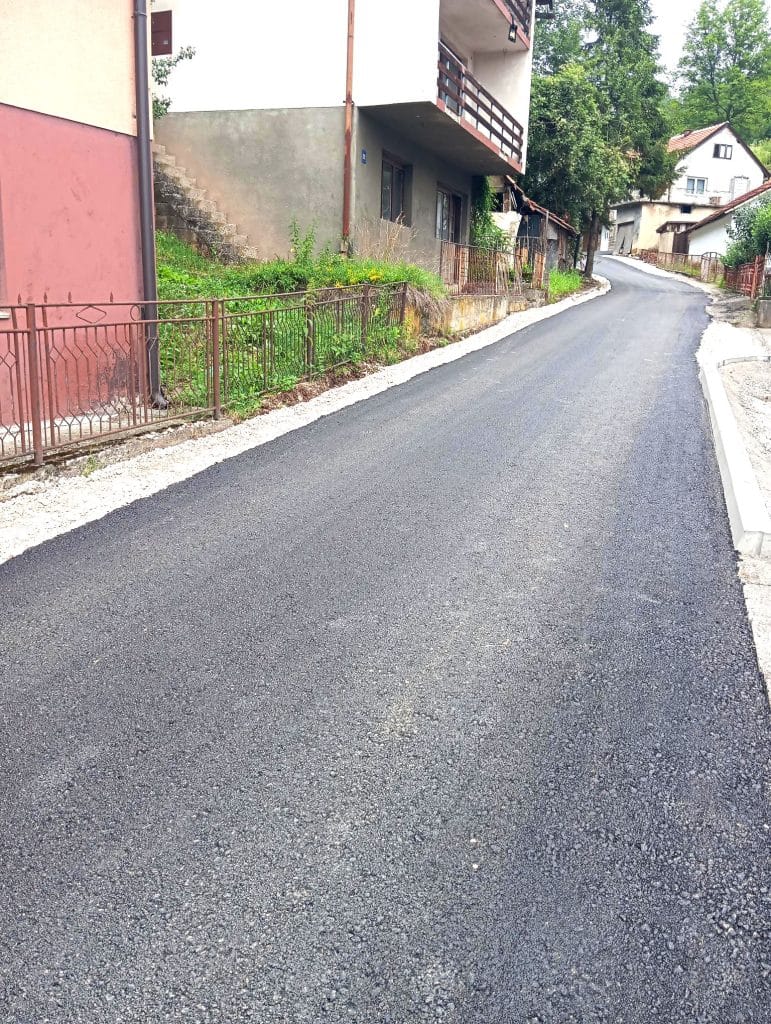 Završeno asfaltiranje puta u ulici Mahmuta Bušatlije, MZ Slavinovići završeno asfaltiranje puta u ulici mahmuta bušatlije, mz slavinovići