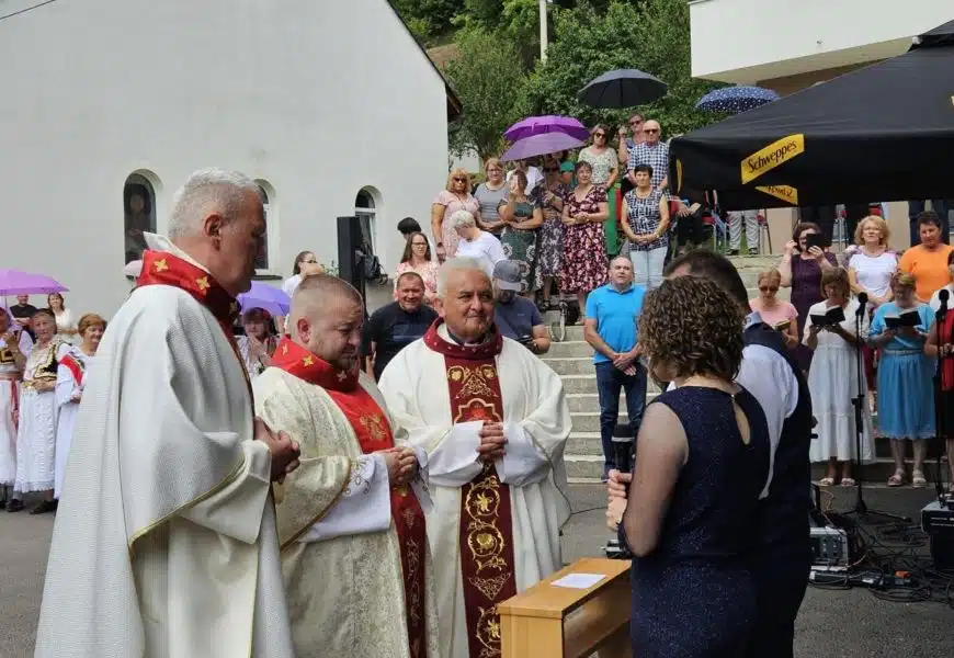 “Suzo didova, ne dozvoli mi da se osramotim”: Mlada misa fr. Ilije Lešića u župi Pećine