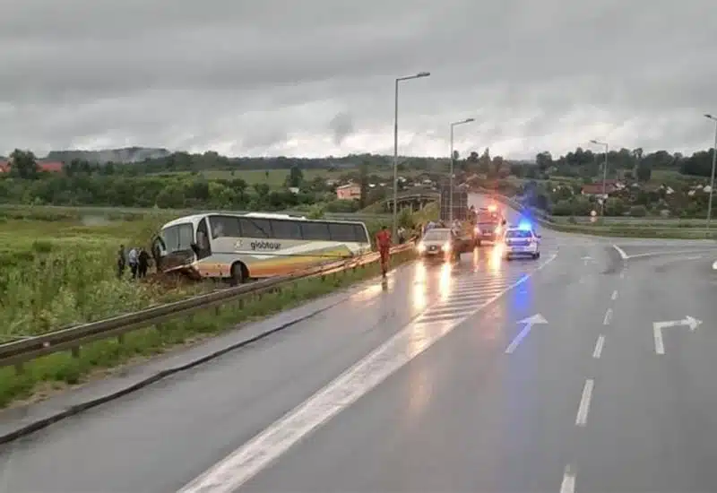 Autobus međugorskog poduzeća sletio s ceste, više putnika ozlijeđeno – TNTportal.ba
