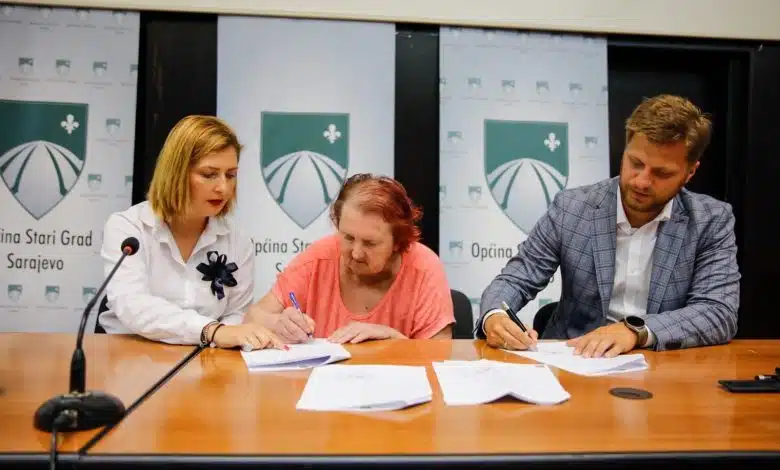 Potpisani ugovori za popravke stambenih jedinica za socijalno ugrožene u Starom Gradu