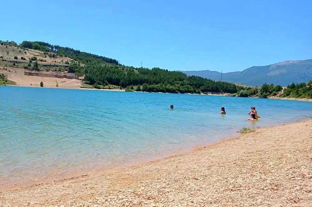 Stariji brat spašava mlađeg brata tokom njihove posjete jezeru – TNTportal.ba