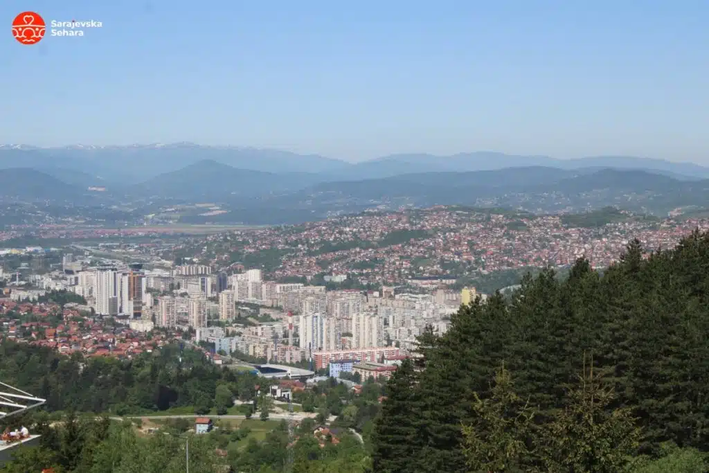 Video/ Sarajlije se zaustavile u podne kako bi odale počast žrtvama genocida sirenama