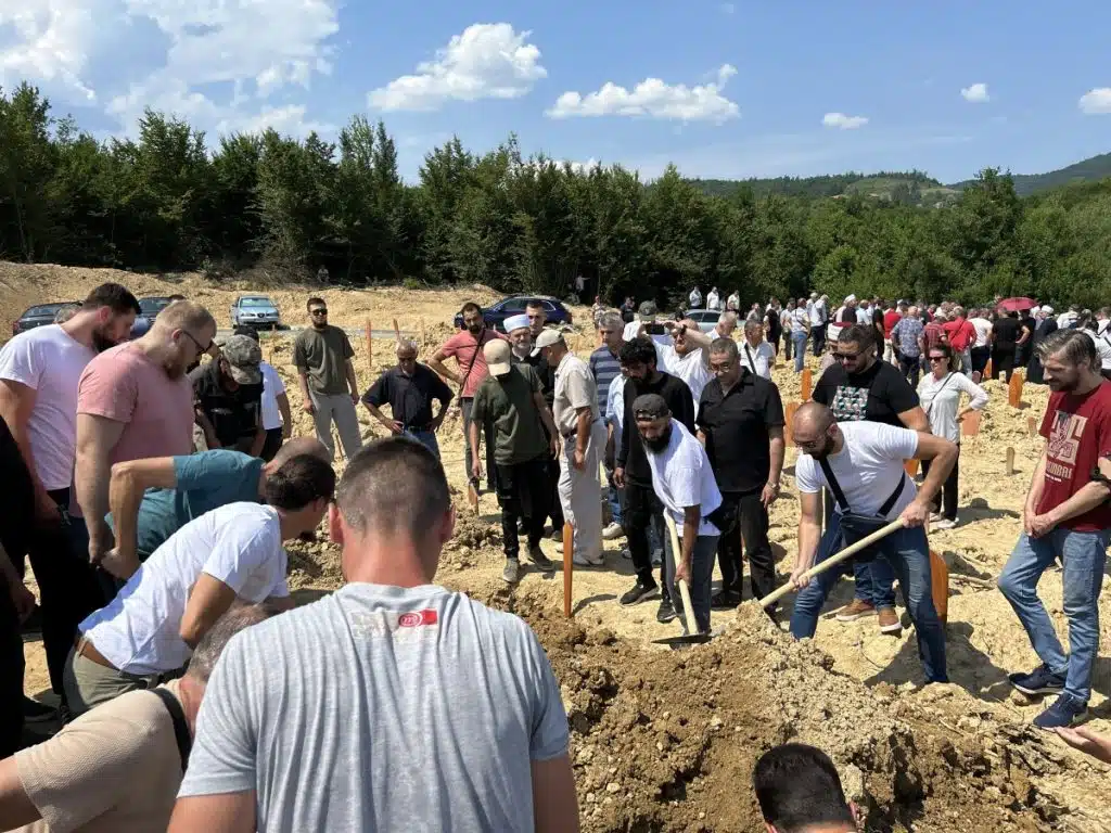 Video/ Sarajlije su ispratile na vječni počinak 21-godišnjeg Palestinca bez porodice, unatoč visokim temperaturama.