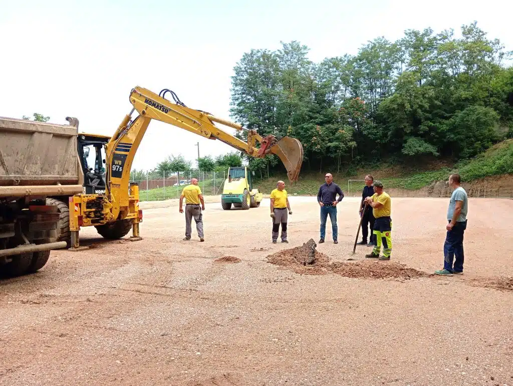 Radovi na izgradnji novog igrališta u naselju Krojčica u Tuzli privode se kraju (FOTO)