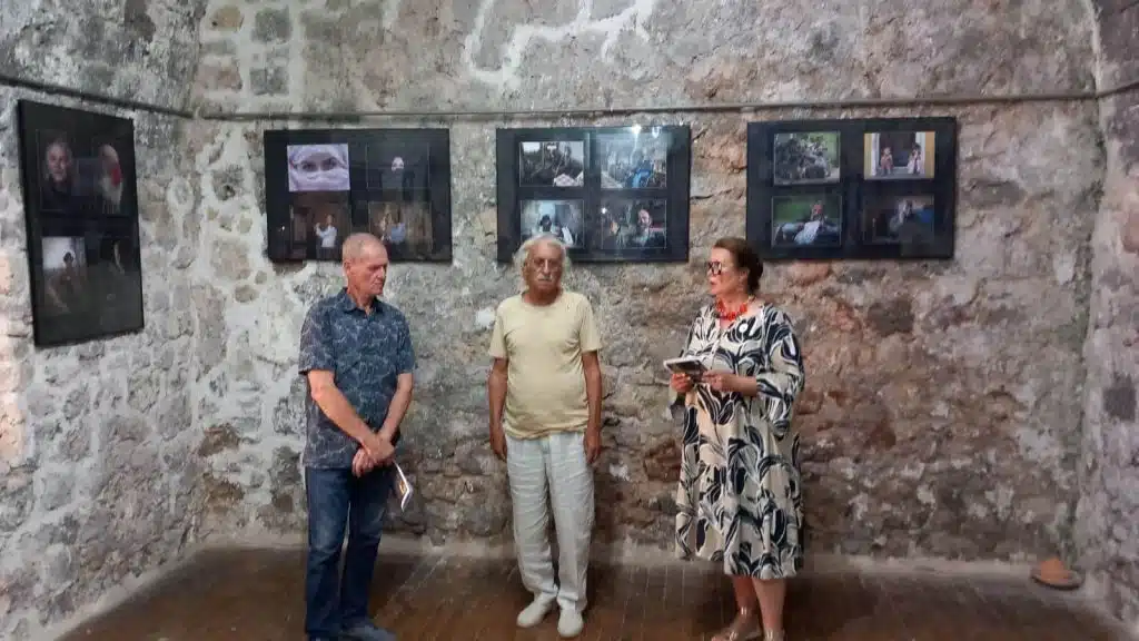 U Travniku otvorena izložba fotografija autora Ahmeta Rešidovića (FOTO)
