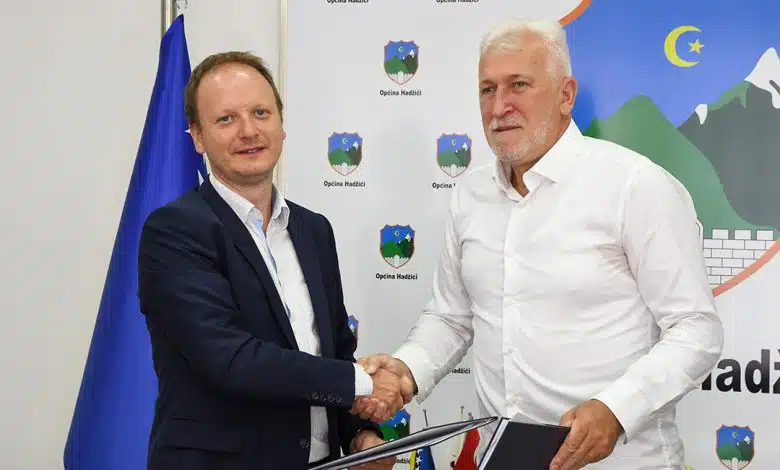 Ejubović i Bošnjak potpisali sporazume: Odobreno 255.000 KM za obnovu fasada i rekonstrukciju krovova