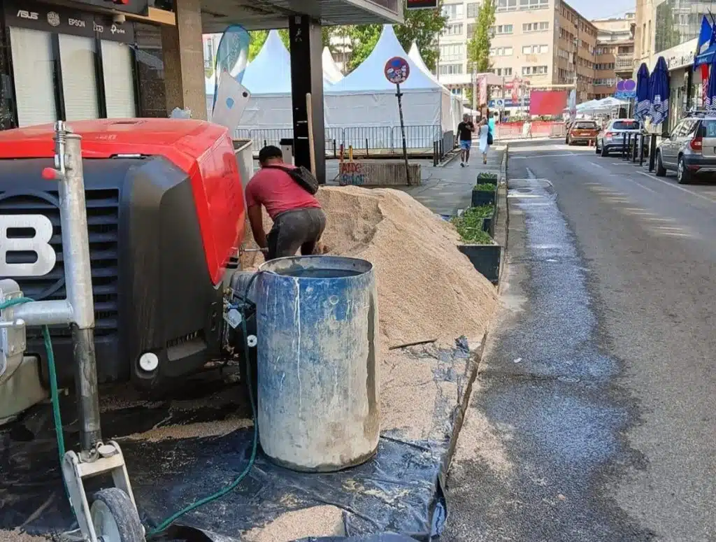 Mješalica za beton i glamur: Nesavjesni investitor započeo radove pored Narodnog pozorišta tokom SFF-a