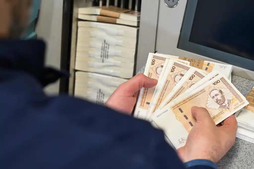 Nova filmska krađa u BiH: Iz automobila ukradeno 100.000 KM