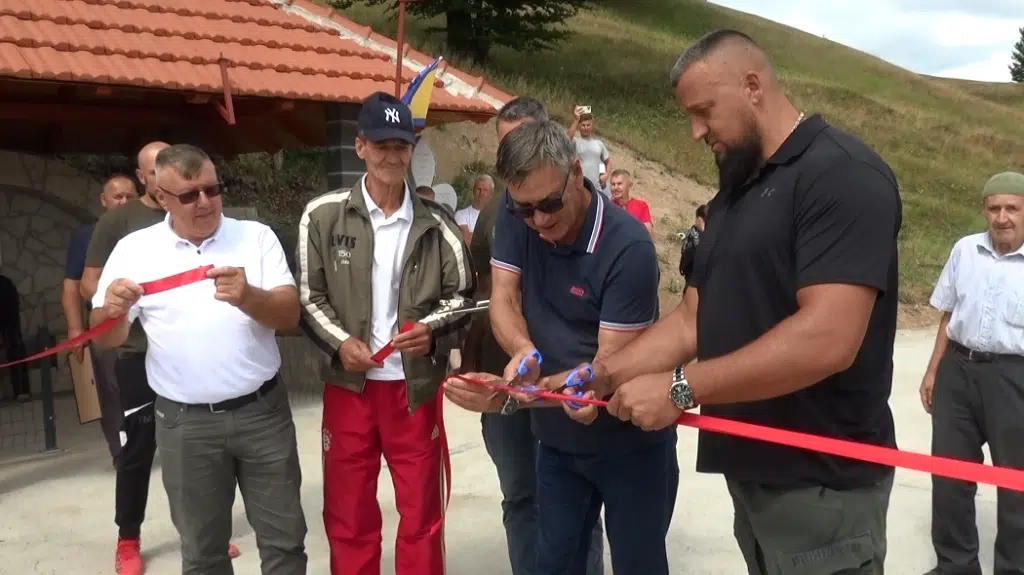 Otvoren svečano put koji povezuje Orahovicu, Vukotiće i Jastrebac