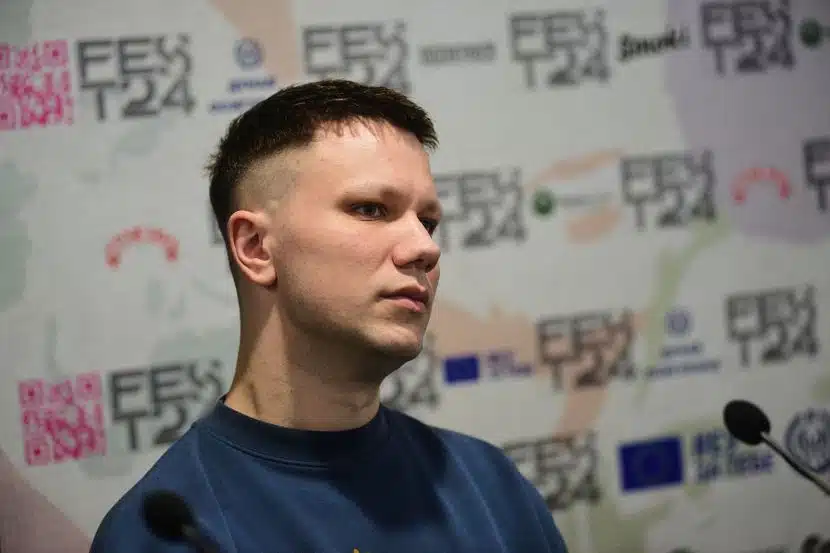 RELJA POPOVIĆ VIKAO NA STJUARDESA U AVIONU ZBOG JEDNOG PITANJA?