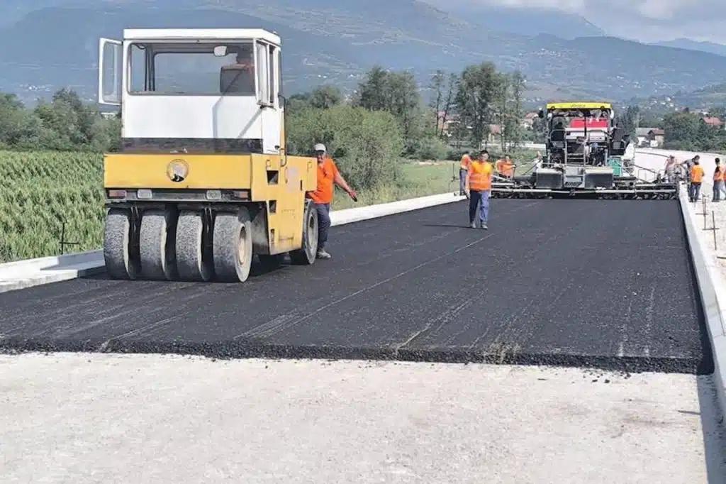 Središnja Bosna: Povećani prihodi za 22 miliona KM, izgradnja strateške ceste, obnova škola i uvođenje digitalizacije.