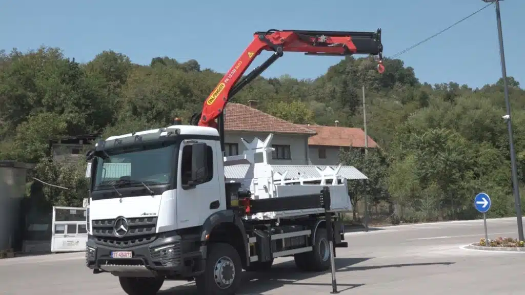 Obnovljen vozni park tuzlanskog preduzeća, nabavljena specijalna dizalica