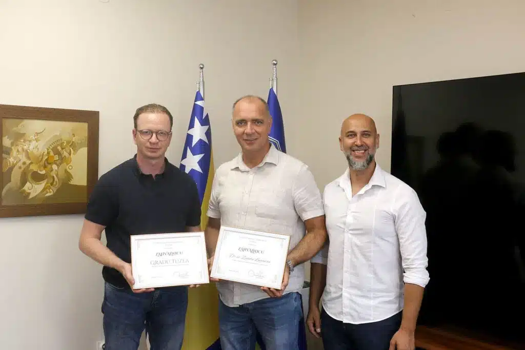 Gradonačelniku Tuzle uručene zahvalnice za podršku Centru za ples i rekreaciju