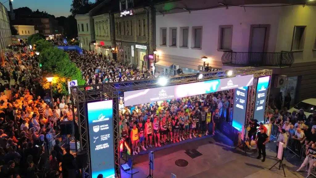 (FOTO) Održana Pharmamed Travnik Noćna Utrka 2024