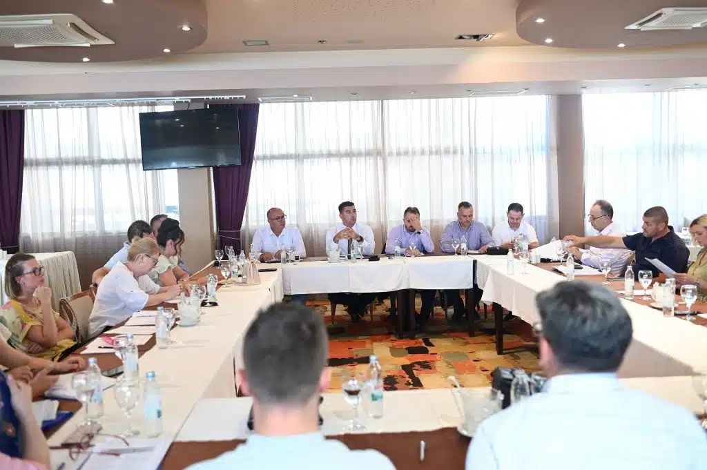 Ministar Adnan Šabani domaćin sastanka sa investitorima na temu „Pretvorba zemljišta, solarni paneli i koncesije”