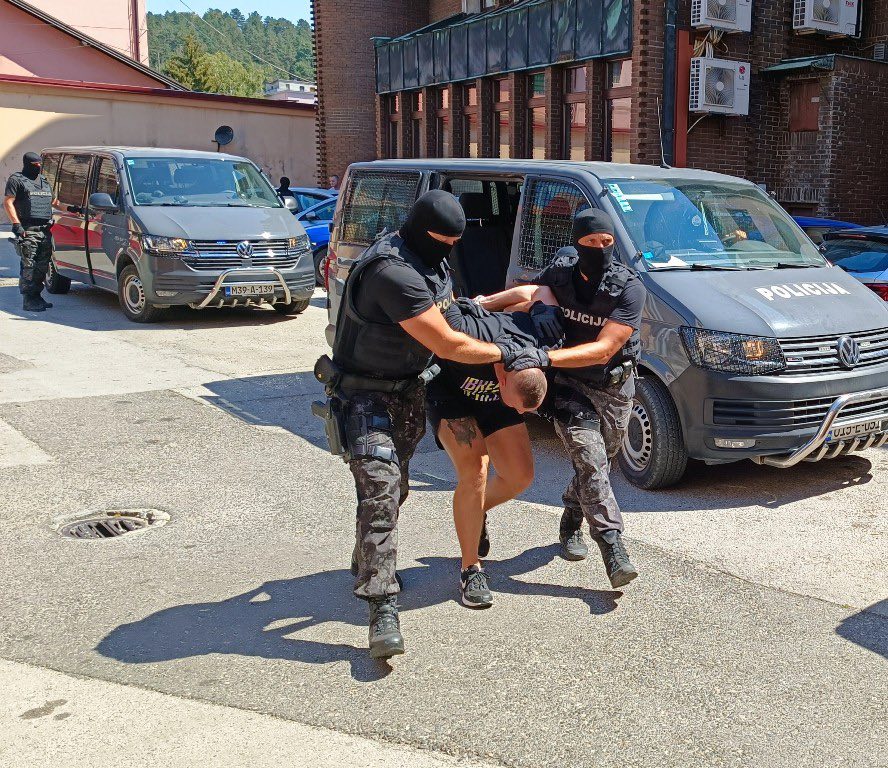 (FOTO)Akcija Uprave policije MUP TK – izvršeni pretresi na 10 lokacija, 5 lica lišeno slobode (foto)akcija uprave policije mup tk – izvršeni pretresi na 10 lokacija, 5 lica lišeno slobode
