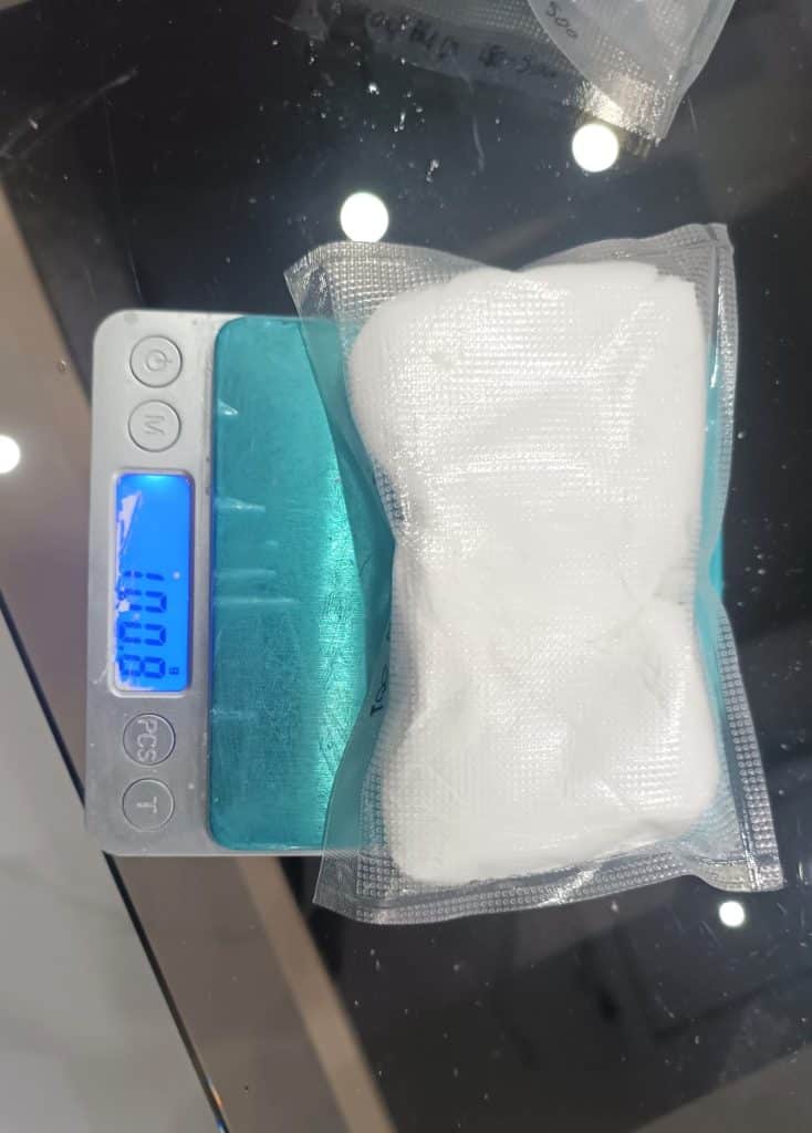 u dobošnici pronađena veća količina opojnih droga, jednom licu oduzeta sloboda (foto)