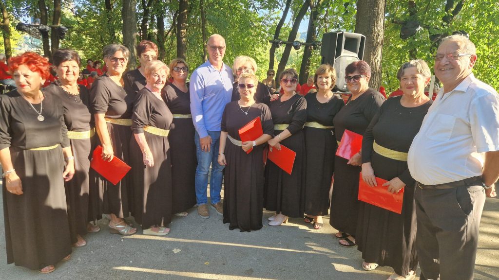 Gradonačelnik Lugavić podržao projekat “Što stariji to zabavniji” (FOTO) gradonačelnik lugavić podržao projekat “što stariji to zabavniji” (foto)