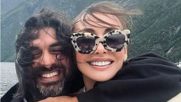 Emina Jahović pokazala svoju mušku stranu u zagrljaju tajanstvenog muškarca.