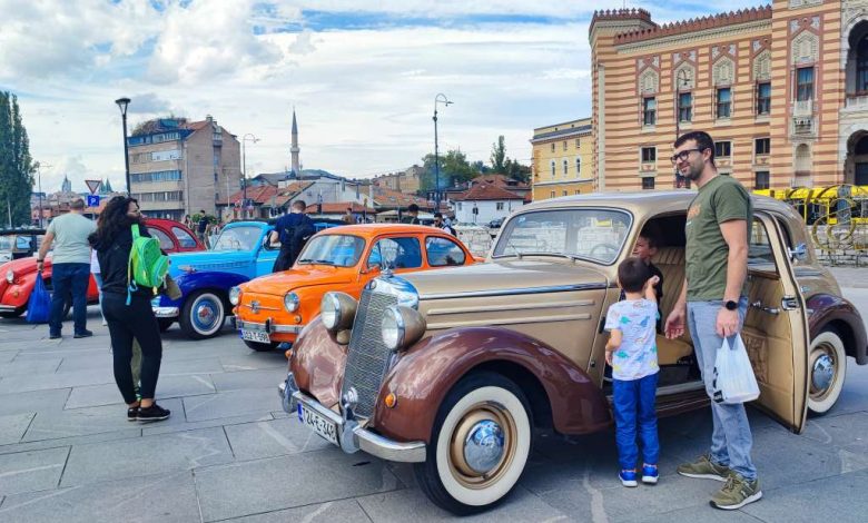 Izložba oldtimera u Sarajevu povodom Međunarodnog dana turizma