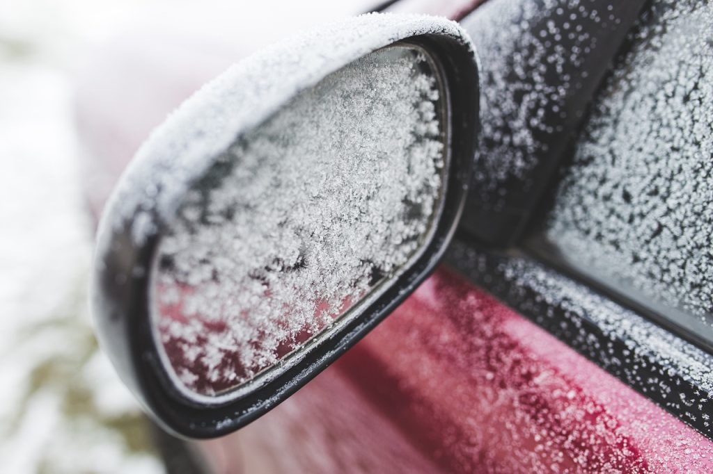 Kako najbolje zaštiti automobil od oštećenja tokom kišnih dana? Postoji rizik oštećenja.