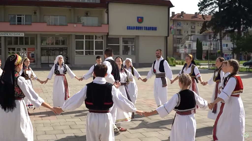 KUD “Stari hrast 2000” oduševio Novom Travniku na 21. Rujanskim susretima (VIDEO)