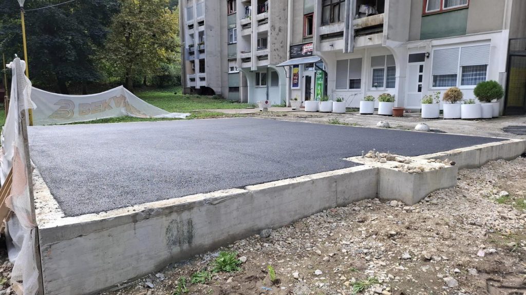 Radovi na izgradnji novog igrališta u naselju Paša Bunar u Tuzli privode se kraju