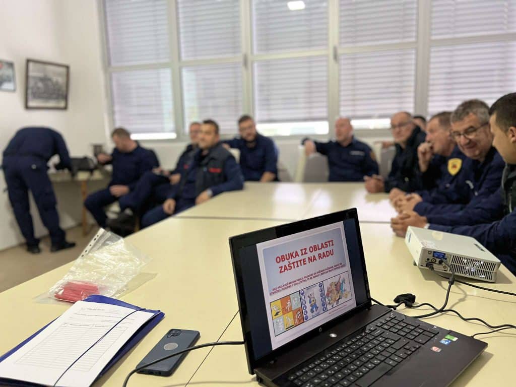 Edukacija Profesionalne vatrogasne jedinice Travnik: Fokus na sigurnosti i zaštiti