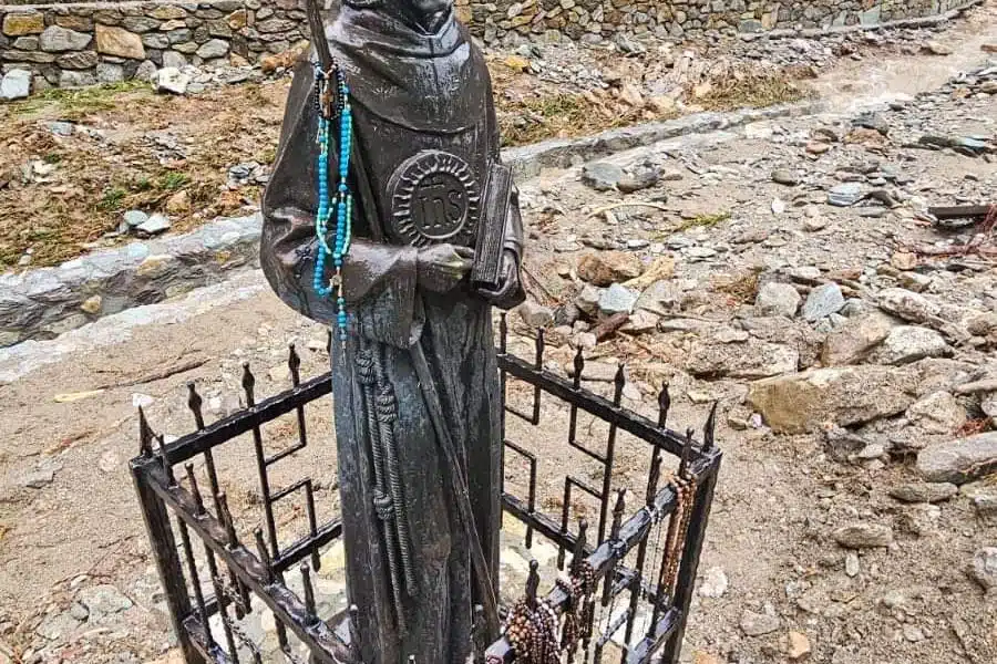 Svetište sv. Jakova u Deževicama uništeno u poplavama, kip i očenaši ostali na mjestu