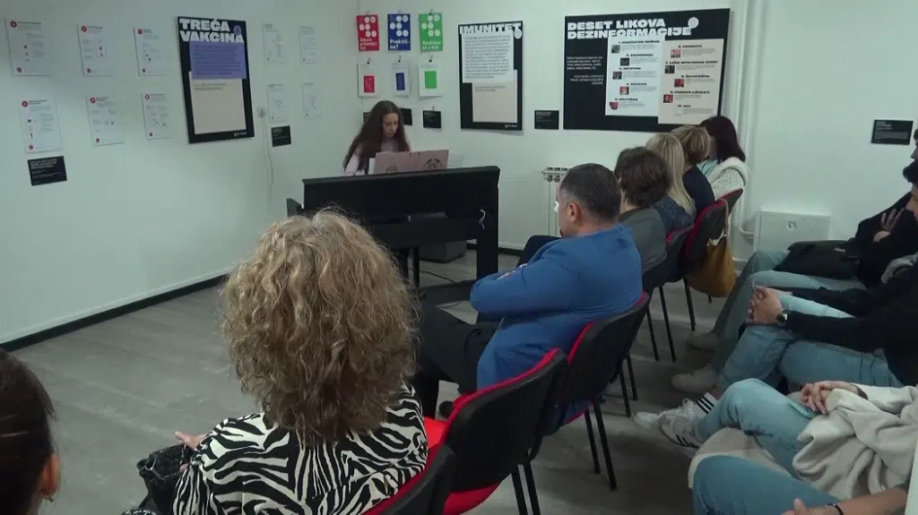 Otvorena izložba „MANJE LAŽI“ u Kulturno-sportskom centru „Sveti Pavao“