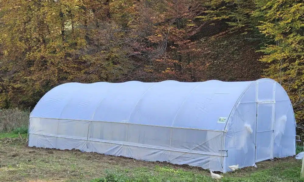 NOVITRAVNIK: Postavljeno 15 plastenika