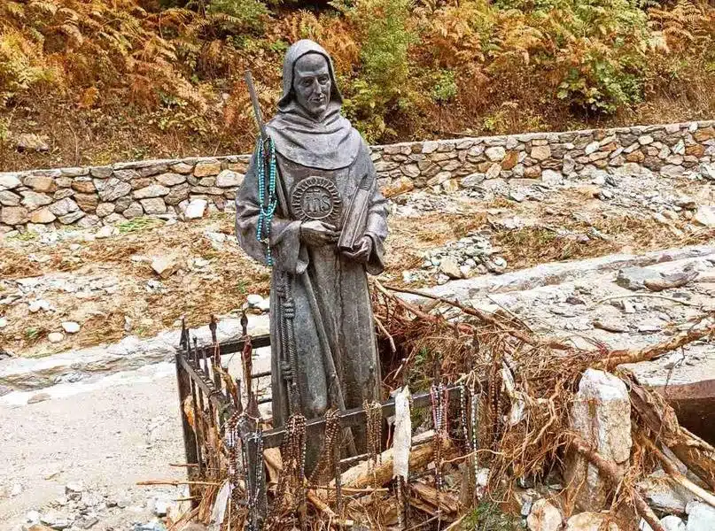 Kako su kip i oltar u svetištu ostali neoštećeni? To je samo jedno od čuda u Deževicama.