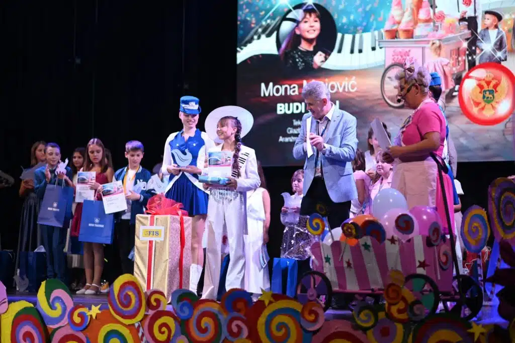 Pobjednica 18. festivala “Dok teče Lašva” je Mona Mujović sa pjesmom “Budi svoj”