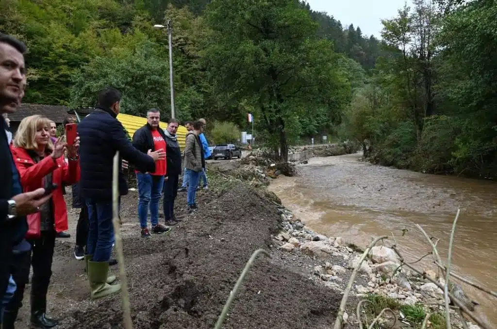 Posjeta članova Vlade FBiH i predsjednice FBiH ugroženim područjima Srednjebosanskog kantona