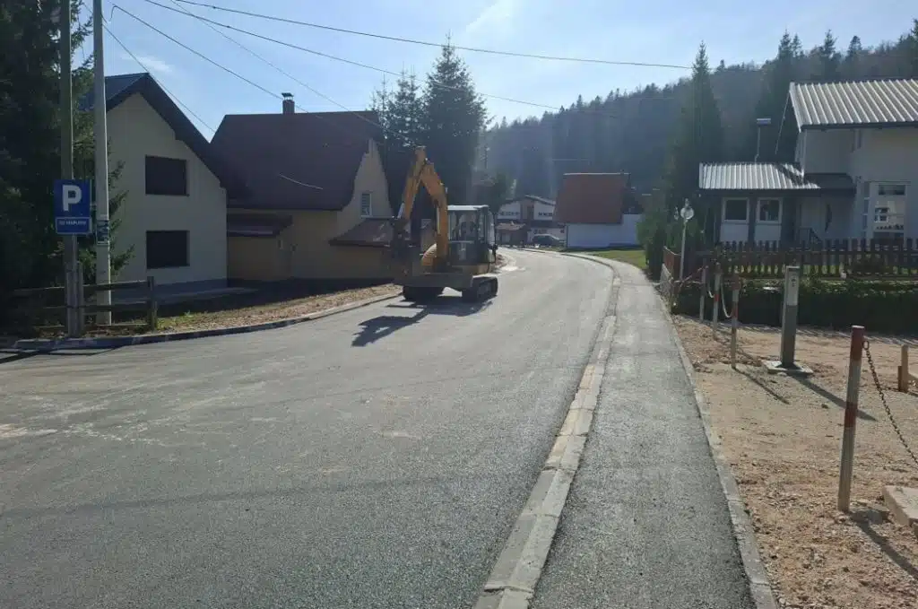 Razvojem infrastrukture i zaštitom okoline turizam postaje značajna privredna grana u ZDK