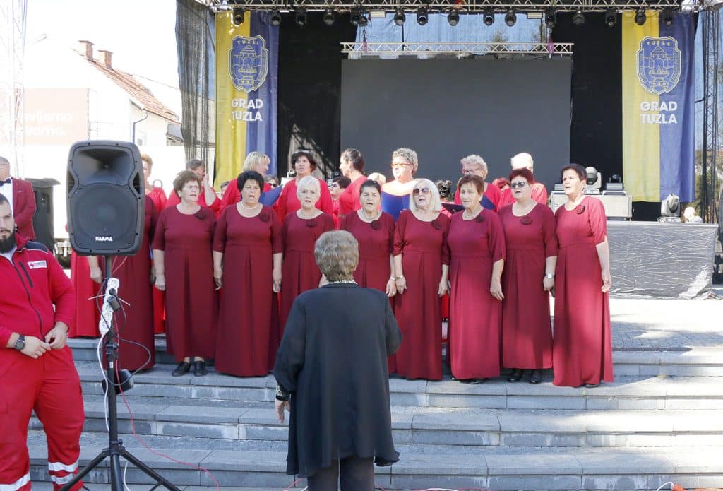 Na Trgu slobode obilježen Međunarodni dan starijih osoba na trgu slobode obilježen međunarodni dan starijih osoba