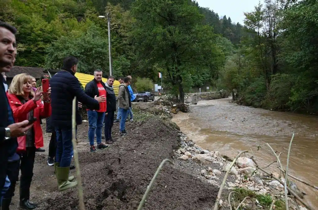 Članovi Vlade FBiH sa predsjednicom FBiH na ugroženim područjima u Srednjobosanskom kantonu
