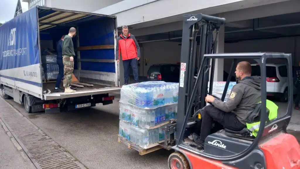 Prikupljena pomoći iz Travnika sprema se za isporuku (FOTO/VIDEO)
