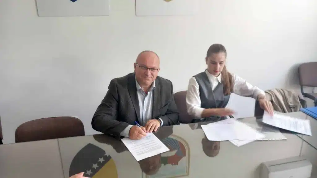(FOTO) Potpisani ugovori za unapređenje kvalitete predškolskog obrazovanja u Travniku
