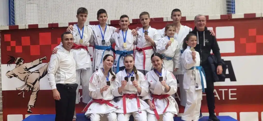 Viteškim karatašima osam medalja u Osijeku